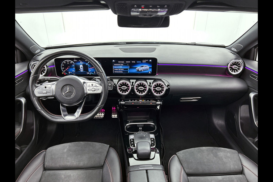 Mercedes-Benz A-Klasse 220 AMG Premium(BOM VOL, Pano, SfeerV, Burmester Audio, StoelV, Camera, Navi, PDC V+A, Etc) Mercedes-Benz A-Klasse 220 AMG Premium(BOM VOL, Pano, SfeerV, Burmester Audio, StoelV, Camera, Navi, PDC V+A, Etc)