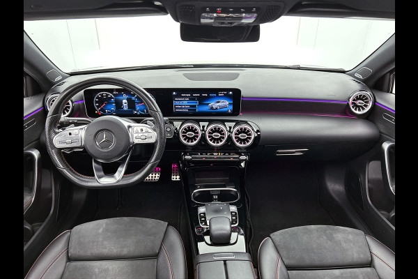 Mercedes-Benz A-Klasse 220 AMG Premium(BOM VOL, Pano, SfeerV, Burmester Audio, StoelV, Camera, Navi, PDC V+A, Etc) Mercedes-Benz A-Klasse 220 AMG Premium(BOM VOL, Pano, SfeerV, Burmester Audio, StoelV, Camera, Navi, PDC V+A, Etc)