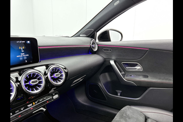 Mercedes-Benz A-Klasse 220 AMG Premium(BOM VOL, Pano, SfeerV, Burmester Audio, StoelV, Camera, Navi, PDC V+A, Etc) Mercedes-Benz A-Klasse 220 AMG Premium(BOM VOL, Pano, SfeerV, Burmester Audio, StoelV, Camera, Navi, PDC V+A, Etc)