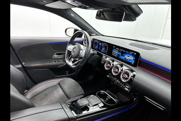 Mercedes-Benz A-Klasse 220 AMG Premium(BOM VOL, Pano, SfeerV, Burmester Audio, StoelV, Camera, Navi, PDC V+A, Etc) Mercedes-Benz A-Klasse 220 AMG Premium(BOM VOL, Pano, SfeerV, Burmester Audio, StoelV, Camera, Navi, PDC V+A, Etc)
