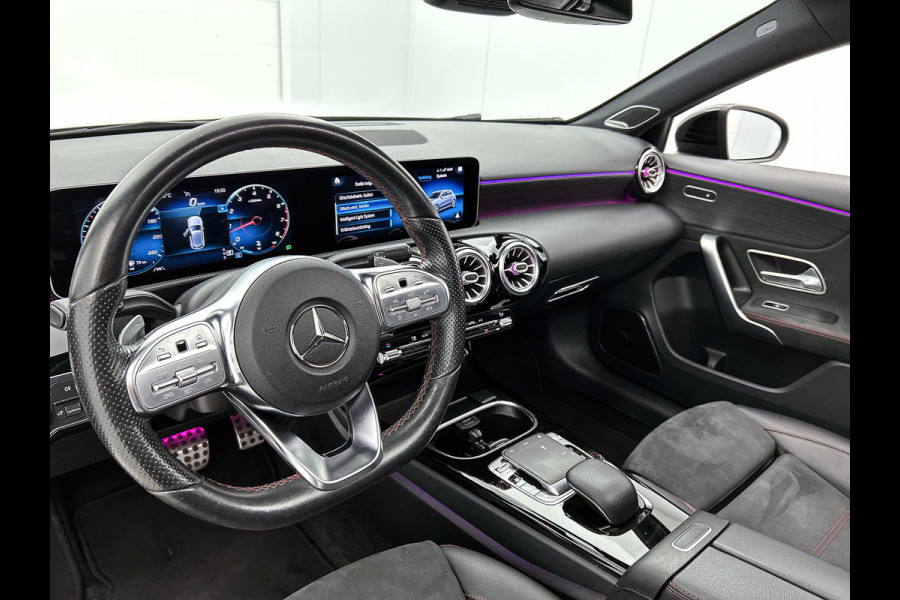 Mercedes-Benz A-Klasse 220 AMG Premium(BOM VOL, Pano, SfeerV, Burmester Audio, StoelV, Camera, Navi, PDC V+A, Etc) Mercedes-Benz A-Klasse 220 AMG Premium(BOM VOL, Pano, SfeerV, Burmester Audio, StoelV, Camera, Navi, PDC V+A, Etc)