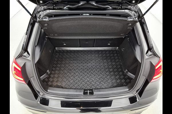 Mercedes-Benz A-Klasse 220 AMG Premium(BOM VOL, Pano, SfeerV, Burmester Audio, StoelV, Camera, Navi, PDC V+A, Etc) Mercedes-Benz A-Klasse 220 AMG Premium(BOM VOL, Pano, SfeerV, Burmester Audio, StoelV, Camera, Navi, PDC V+A, Etc)