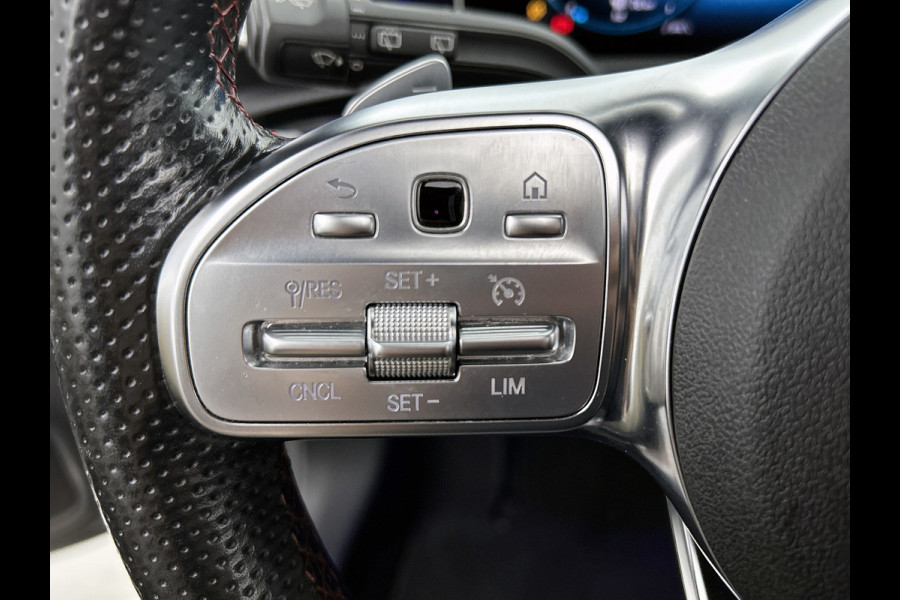 Mercedes-Benz A-Klasse 220 AMG Premium(BOM VOL, Pano, SfeerV, Burmester Audio, StoelV, Camera, Navi, PDC V+A, Etc) Mercedes-Benz A-Klasse 220 AMG Premium(BOM VOL, Pano, SfeerV, Burmester Audio, StoelV, Camera, Navi, PDC V+A, Etc)