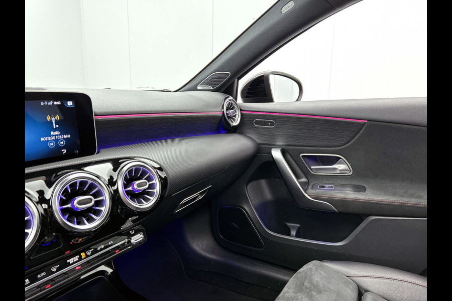 Mercedes-Benz A-Klasse 220 AMG Premium(BOM VOL, Pano, SfeerV, Burmester Audio, StoelV, Camera, Navi, PDC V+A, Etc) Mercedes-Benz A-Klasse 220 AMG Premium(BOM VOL, Pano, SfeerV, Burmester Audio, StoelV, Camera, Navi, PDC V+A, Etc)