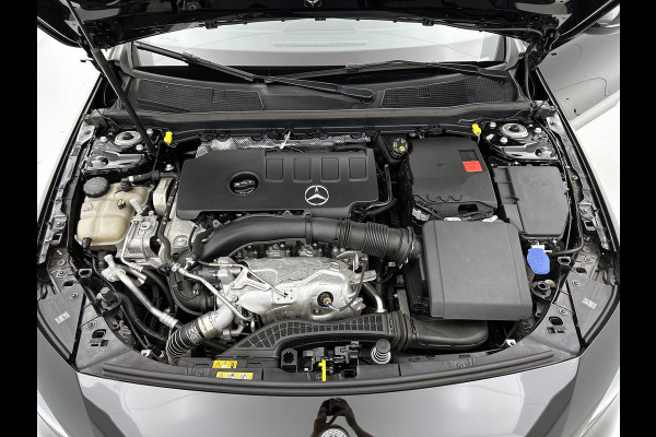 Mercedes-Benz A-Klasse 220 AMG Premium(BOM VOL, Pano, SfeerV, Burmester Audio, StoelV, Camera, Navi, PDC V+A, Etc) Mercedes-Benz A-Klasse 220 AMG Premium(BOM VOL, Pano, SfeerV, Burmester Audio, StoelV, Camera, Navi, PDC V+A, Etc)