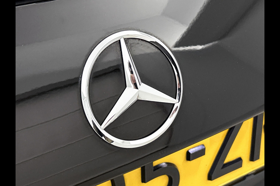 Mercedes-Benz A-Klasse 220 AMG Premium(BOM VOL, Pano, SfeerV, Burmester Audio, StoelV, Camera, Navi, PDC V+A, Etc) Mercedes-Benz A-Klasse 220 AMG Premium(BOM VOL, Pano, SfeerV, Burmester Audio, StoelV, Camera, Navi, PDC V+A, Etc)