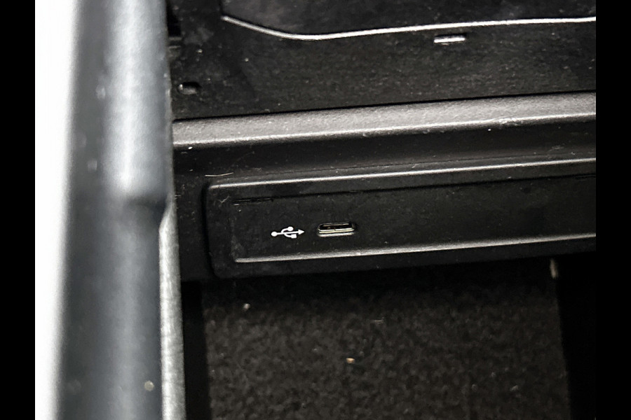 Mercedes-Benz A-Klasse 220 AMG Premium(BOM VOL, Pano, SfeerV, Burmester Audio, StoelV, Camera, Navi, PDC V+A, Etc) Mercedes-Benz A-Klasse 220 AMG Premium(BOM VOL, Pano, SfeerV, Burmester Audio, StoelV, Camera, Navi, PDC V+A, Etc)