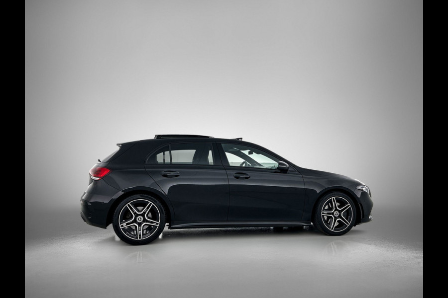 Mercedes-Benz A-Klasse 220 AMG Premium(BOM VOL, Pano, SfeerV, Burmester Audio, StoelV, Camera, Navi, PDC V+A, Etc) Mercedes-Benz A-Klasse 220 AMG Premium(BOM VOL, Pano, SfeerV, Burmester Audio, StoelV, Camera, Navi, PDC V+A, Etc)