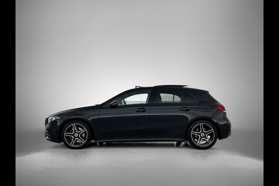 Mercedes-Benz A-Klasse 220 AMG Premium(BOM VOL, Pano, SfeerV, Burmester Audio, StoelV, Camera, Navi, PDC V+A, Etc) Mercedes-Benz A-Klasse 220 AMG Premium(BOM VOL, Pano, SfeerV, Burmester Audio, StoelV, Camera, Navi, PDC V+A, Etc)