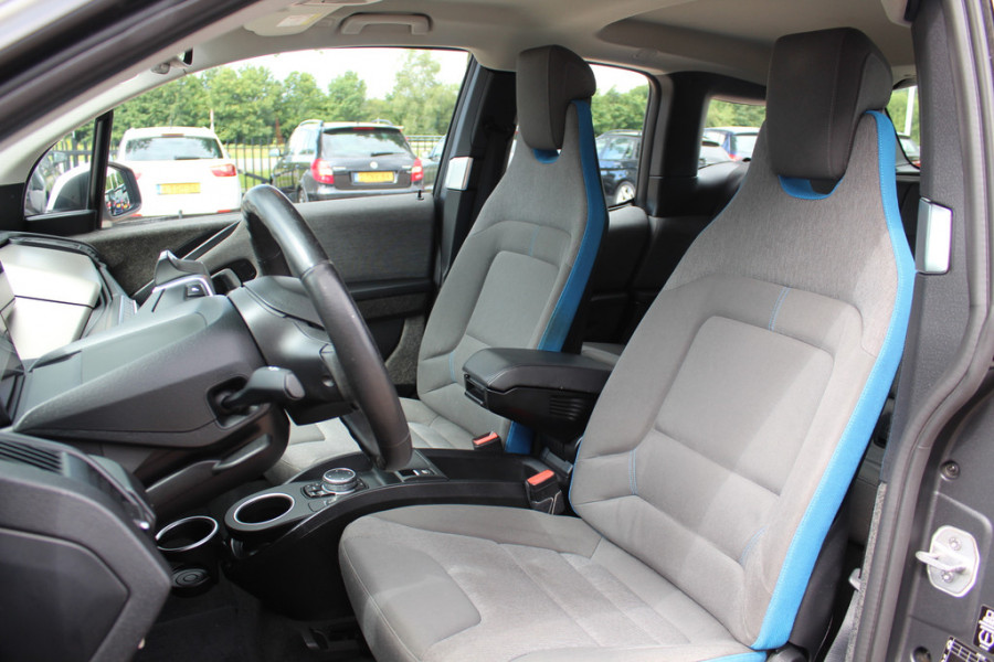 BMW i3 Dark Shadow Edition 120Ah 42 kWh 40.945 km! / SoH 94.2% / Camera / Navigatie / 20'' / Stoelverwarming / DAB / LED / Cruise Control
