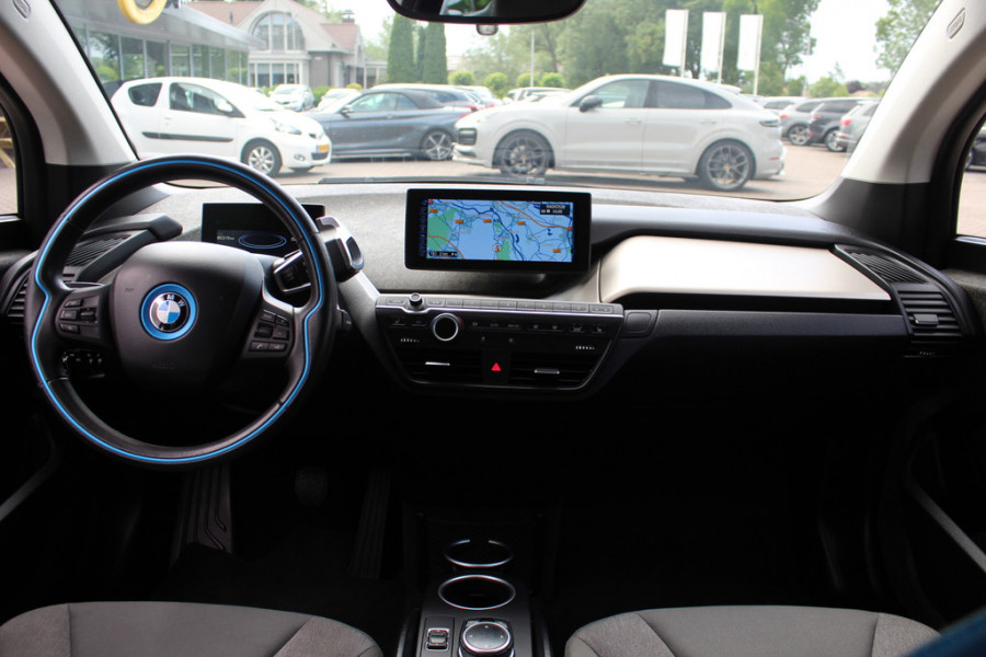 BMW i3 Dark Shadow Edition 120Ah 42 kWh 40.945 km! / SoH 94.2% / Camera / Navigatie / 20'' / Stoelverwarming / DAB / LED / Cruise Control