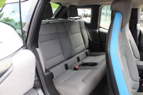 BMW i3 Dark Shadow Edition 120Ah 42 kWh 40.945 km! / SoH 94.2% / Camera / Navigatie / 20'' / Stoelverwarming / DAB / LED / Cruise Control