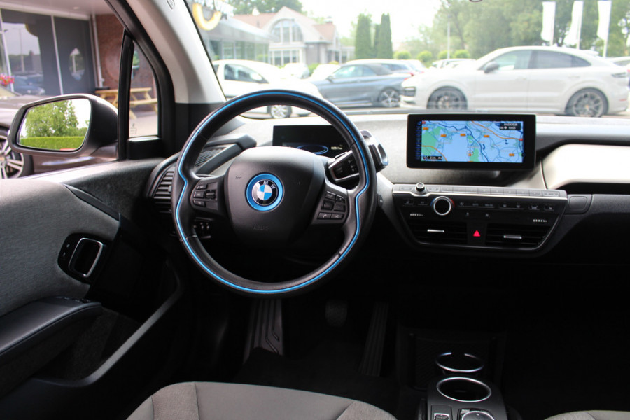 BMW i3 Dark Shadow Edition 120Ah 42 kWh 40.945 km! / SoH 94.2% / Camera / Navigatie / 20'' / Stoelverwarming / DAB / LED / Cruise Control