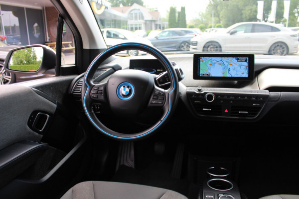 BMW i3 Dark Shadow Edition 120Ah 42 kWh 40.945 km! / SoH 94.2% / Camera / Navigatie / 20'' / Stoelverwarming / DAB / LED / Cruise Control