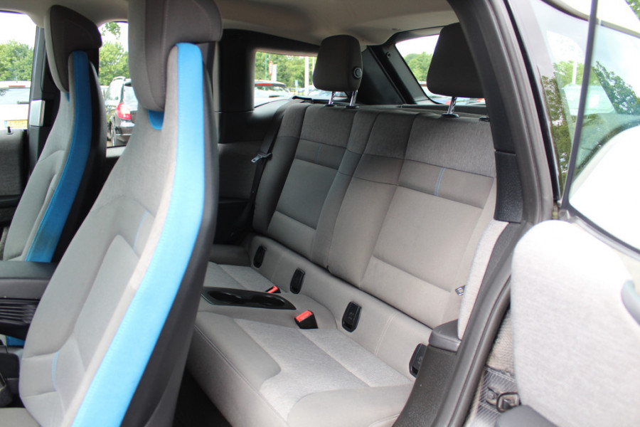 BMW i3 Dark Shadow Edition 120Ah 42 kWh 40.945 km! / SoH 94.2% / Camera / Navigatie / 20'' / Stoelverwarming / DAB / LED / Cruise Control