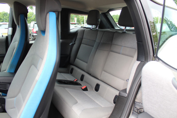 BMW i3 Dark Shadow Edition 120Ah 42 kWh 40.945 km! / SoH 94.2% / Camera / Navigatie / 20'' / Stoelverwarming / DAB / LED / Cruise Control