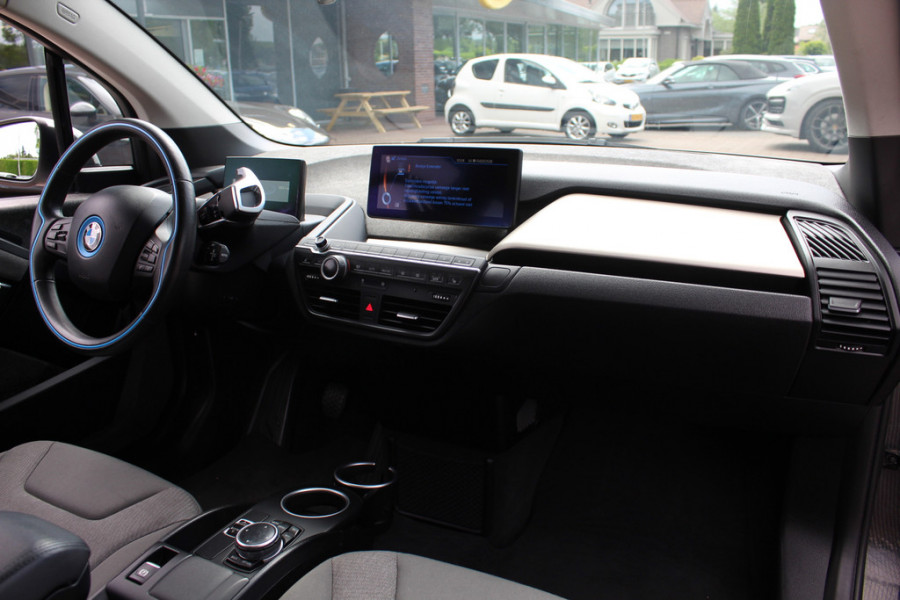 BMW i3 Dark Shadow Edition 120Ah 42 kWh 40.945 km! / SoH 94.2% / Camera / Navigatie / 20'' / Stoelverwarming / DAB / LED / Cruise Control