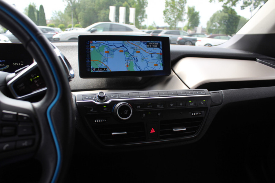 BMW i3 Dark Shadow Edition 120Ah 42 kWh 40.945 km! / SoH 94.2% / Camera / Navigatie / 20'' / Stoelverwarming / DAB / LED / Cruise Control