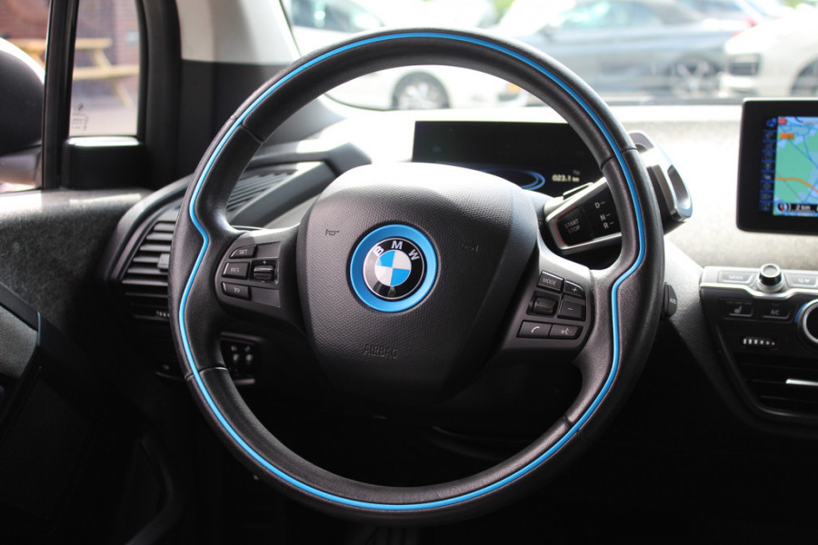 BMW i3 Dark Shadow Edition 120Ah 42 kWh 40.945 km! / SoH 94.2% / Camera / Navigatie / 20'' / Stoelverwarming / DAB / LED / Cruise Control