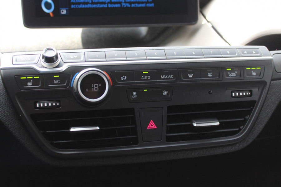 BMW i3 Dark Shadow Edition 120Ah 42 kWh 40.945 km! / SoH 94.2% / Camera / Navigatie / 20'' / Stoelverwarming / DAB / LED / Cruise Control