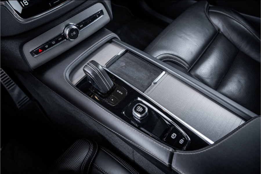 Volvo XC90 2.0 T8 Recharge AWD R-Design - Panorama | Luchtvering | B&W | Memory | Elek. Trekhaak | Stoelkoeling | Massage