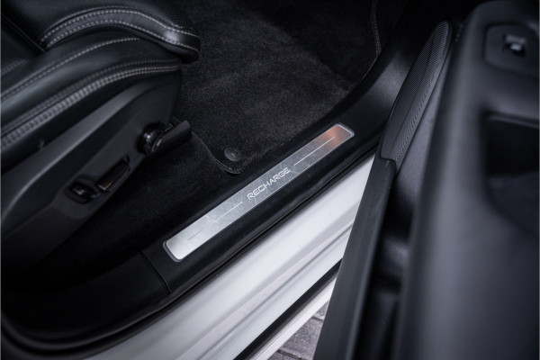 Volvo XC90 2.0 T8 Recharge AWD R-Design - Panorama | Luchtvering | B&W | Memory | Elek. Trekhaak | Stoelkoeling | Massage
