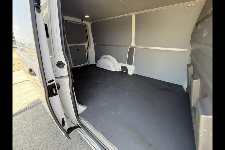Volkswagen Transporter 2.0 TDI 110PK EURO6 L2H1 28 Cruise control/trekhaak/navi