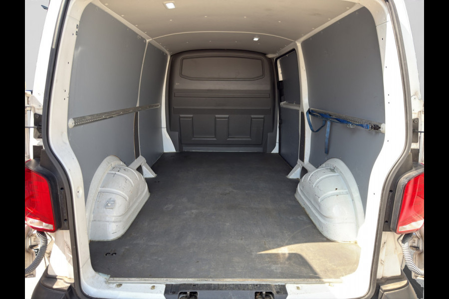 Volkswagen Transporter 2.0 TDI 110PK EURO6 L2H1 28 Cruise control/trekhaak/navi