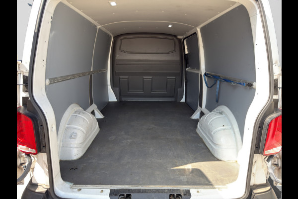 Volkswagen Transporter 2.0 TDI 110PK EURO6 L2H1 28 Cruise control/trekhaak/navi