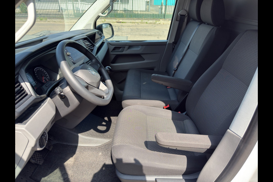Volkswagen Transporter 2.0 TDI 110PK EURO6 L2H1 28 Cruise control/trekhaak/navi