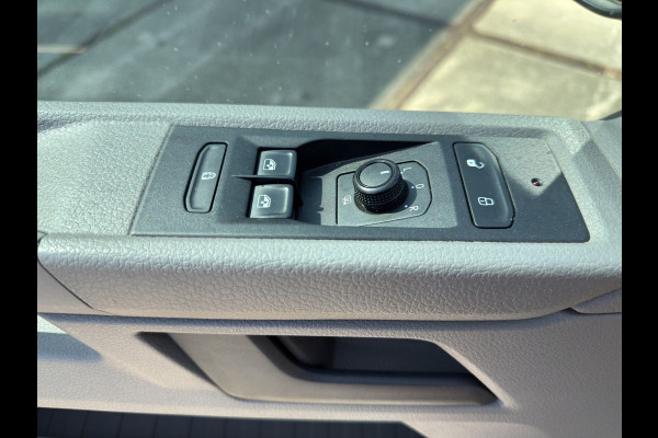 Volkswagen Transporter 2.0 TDI 110PK EURO6 L2H1 28 Cruise control/trekhaak/navi