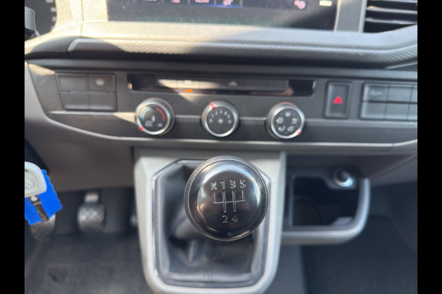 Volkswagen Transporter 2.0 TDI 110PK EURO6 L2H1 28 Cruise control/trekhaak/navi
