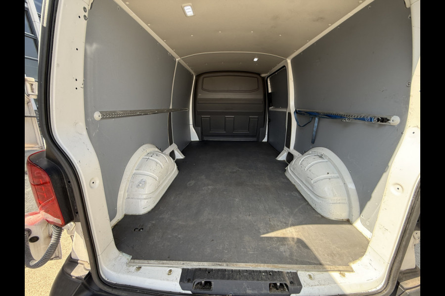Volkswagen Transporter 2.0 TDI 110PK EURO6 L2H1 28 Cruise control/trekhaak/navi