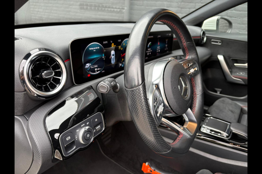 Mercedes-Benz A-Klasse 180 Business Solution AMG | SPORT | STOEL VERW | CARPLAY | MULTI STUUR | CAMERA | NWE APK