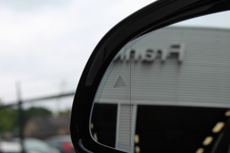 BMW X5 xDrive50e M-Sport | Panoramadak | H&K | Trekhaak | Luchtvering | Iconic Glow | Comfortstoelen |