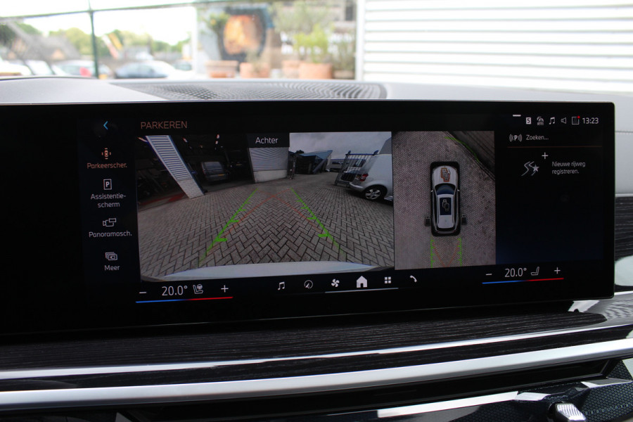 BMW X5 xDrive50e M-Sport | Panoramadak | H&K | Trekhaak | Luchtvering | Iconic Glow | Comfortstoelen |