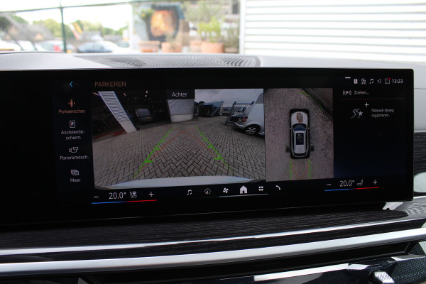 BMW X5 xDrive50e M-Sport | Panoramadak | H&K | Trekhaak | Luchtvering | Iconic Glow | Comfortstoelen |
