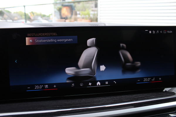 BMW X5 xDrive50e M-Sport | Panoramadak | H&K | Trekhaak | Luchtvering | Iconic Glow | Comfortstoelen |