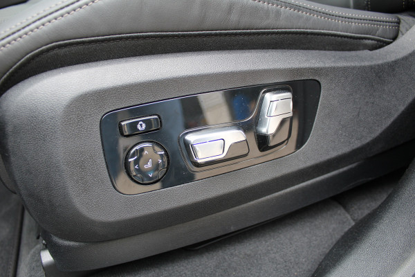 BMW X5 xDrive50e M-Sport | Panoramadak | H&K | Trekhaak | Luchtvering | Iconic Glow | Comfortstoelen |