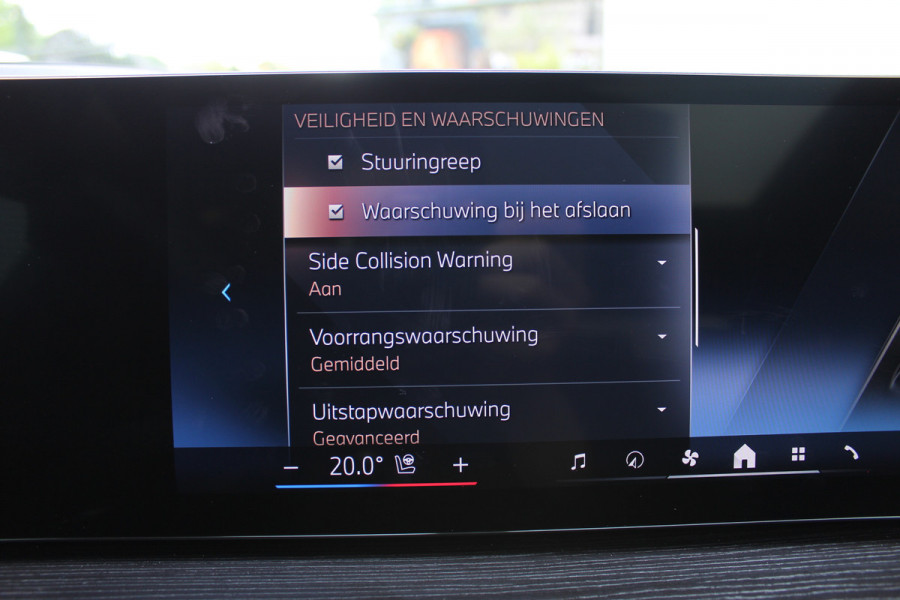 BMW X5 xDrive50e M-Sport | Panoramadak | H&K | Trekhaak | Luchtvering | Iconic Glow | Comfortstoelen |