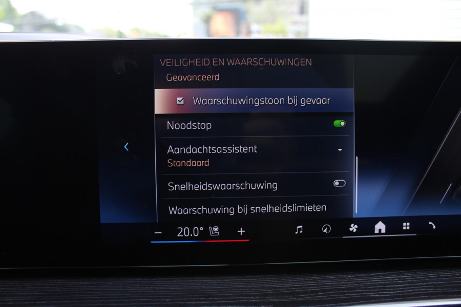 BMW X5 xDrive50e M-Sport | Panoramadak | H&K | Trekhaak | Luchtvering | Iconic Glow | Comfortstoelen |