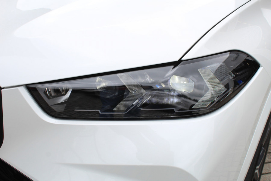 BMW X5 xDrive50e M-Sport | Panoramadak | H&K | Trekhaak | Luchtvering | Iconic Glow | Comfortstoelen |