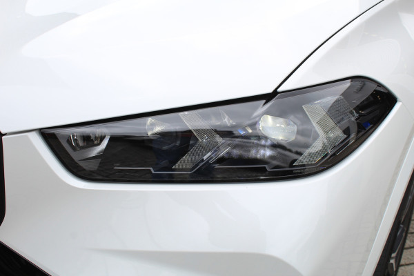 BMW X5 xDrive50e M-Sport | Panoramadak | H&K | Trekhaak | Luchtvering | Iconic Glow | Comfortstoelen |