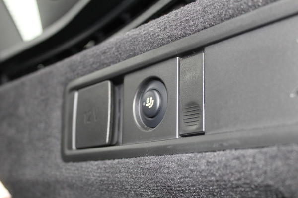 BMW X5 xDrive50e M-Sport | Panoramadak | H&K | Trekhaak | Luchtvering | Iconic Glow | Comfortstoelen |