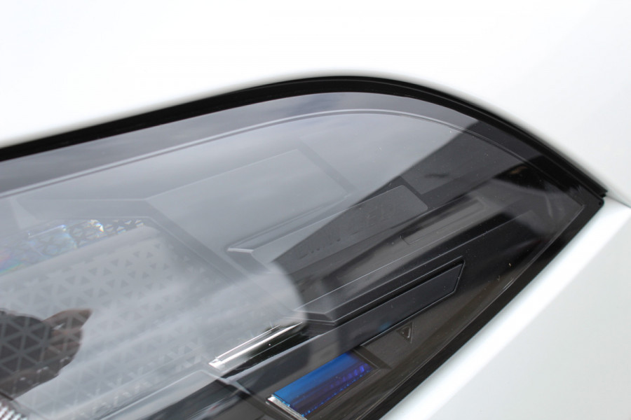 BMW X5 xDrive50e M-Sport | Panoramadak | H&K | Trekhaak | Luchtvering | Iconic Glow | Comfortstoelen |