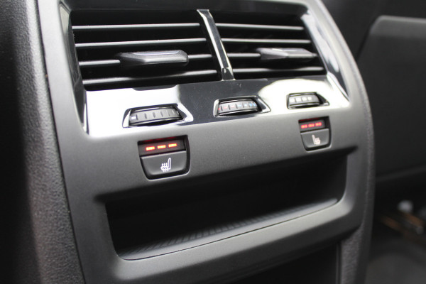 BMW X5 xDrive50e M-Sport | Panoramadak | H&K | Trekhaak | Luchtvering | Iconic Glow | Comfortstoelen |