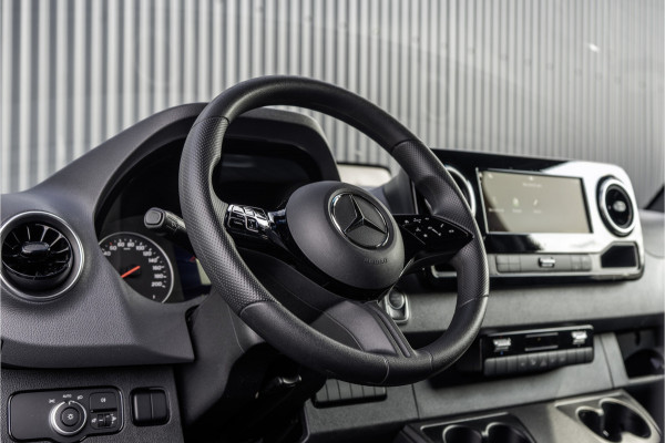 Mercedes-Benz Sprinter 317 CDI | L3H2 | Automaat met Flippers | MBUX | Camera | Climate | Cruise | PDC | Euro 6 Mercedes-Benz Sprinter 317 CDI | L3H2 | Automaat met Flippers | MBUX | Camera | Climate | Cruise | PDC | Euro 6