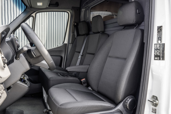 Mercedes-Benz Sprinter 317 CDI | L3H2 | Automaat met Flippers | MBUX | Camera | Climate | Cruise | PDC | Euro 6 Mercedes-Benz Sprinter 317 CDI | L3H2 | Automaat met Flippers | MBUX | Camera | Climate | Cruise | PDC | Euro 6