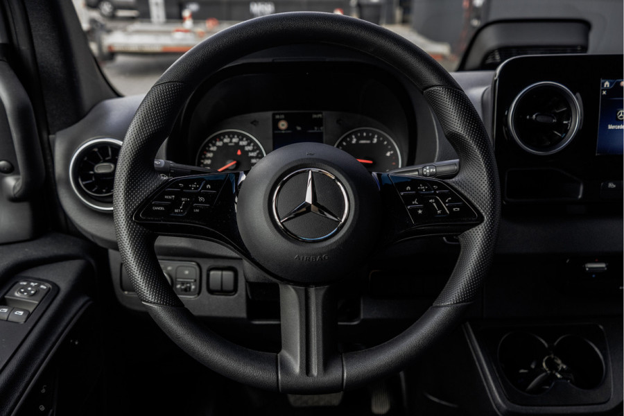 Mercedes-Benz Sprinter 317 CDI | L3H2 | Automaat met Flippers | MBUX | Camera | Climate | Cruise | PDC | Euro 6 Mercedes-Benz Sprinter 317 CDI | L3H2 | Automaat met Flippers | MBUX | Camera | Climate | Cruise | PDC | Euro 6