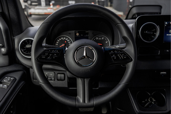 Mercedes-Benz Sprinter 317 CDI | L3H2 | Automaat met Flippers | MBUX | Camera | Climate | Cruise | PDC | Euro 6 Mercedes-Benz Sprinter 317 CDI | L3H2 | Automaat met Flippers | MBUX | Camera | Climate | Cruise | PDC | Euro 6